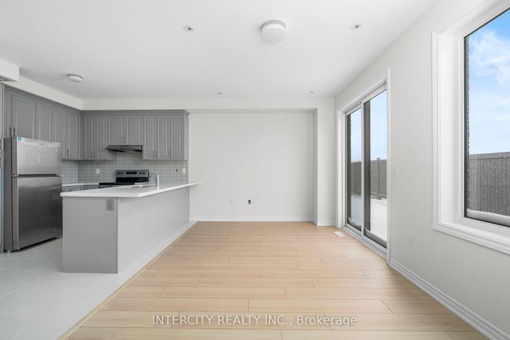 Photo 8 at 76 Tipp Drive, Rural Richmond Hill, Richmond Hill