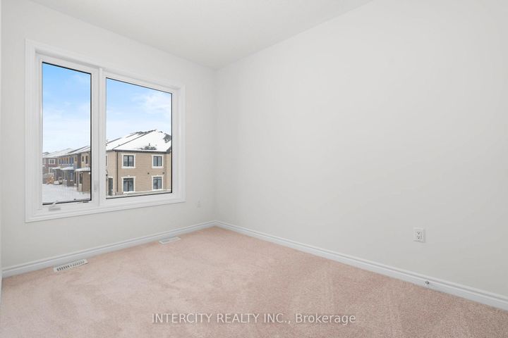 Photo 11 at 76 Tipp Drive, Rural Richmond Hill, Richmond Hill