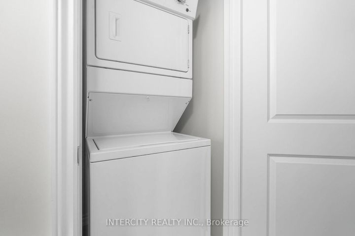 Photo 12 at 76 Tipp Drive, Rural Richmond Hill, Richmond Hill