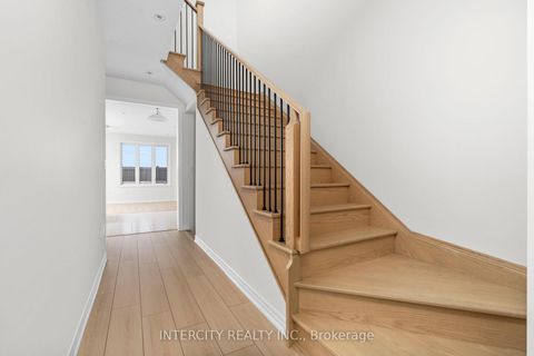 Photo 3 at 76 Tipp Drive, Rural Richmond Hill, Richmond Hill