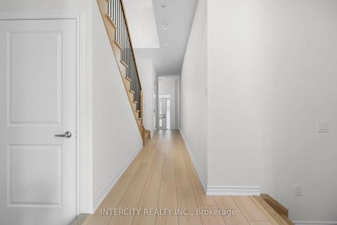 Photo 4 at 76 Tipp Drive, Rural Richmond Hill, Richmond Hill