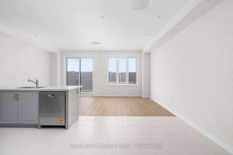 Photo 5 at 76 Tipp Drive, Rural Richmond Hill, Richmond Hill