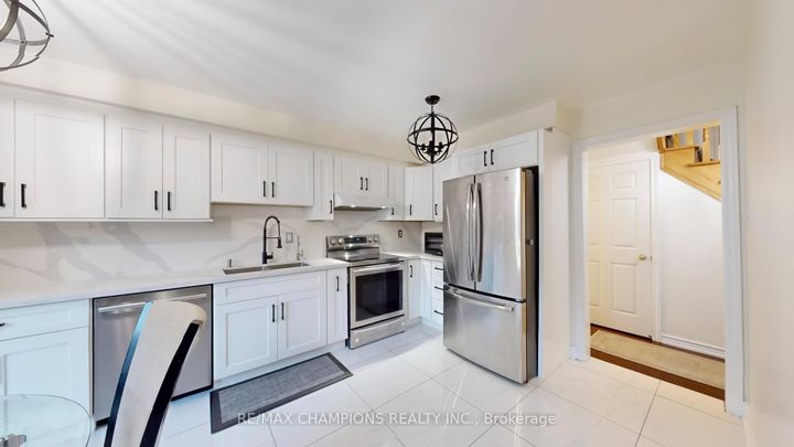 Photo 4 at 135 Ural Circle, Wellington, Brampton