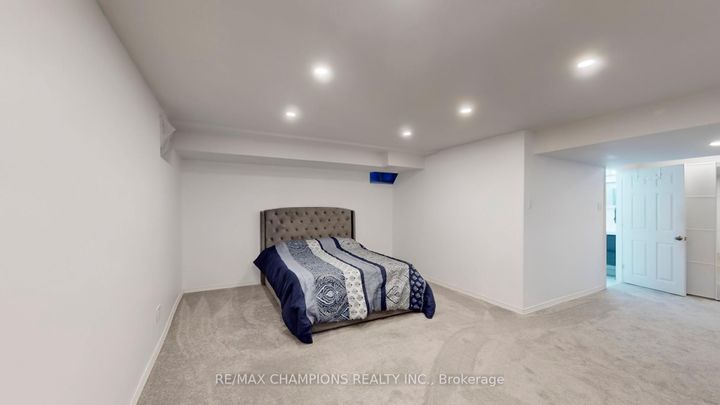 Photo 14 at 135 Ural Circle, Wellington, Brampton