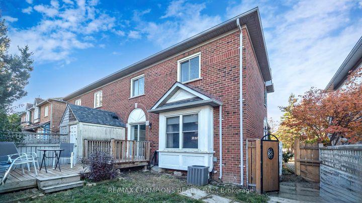 Photo 17 at 135 Ural Circle, Wellington, Brampton