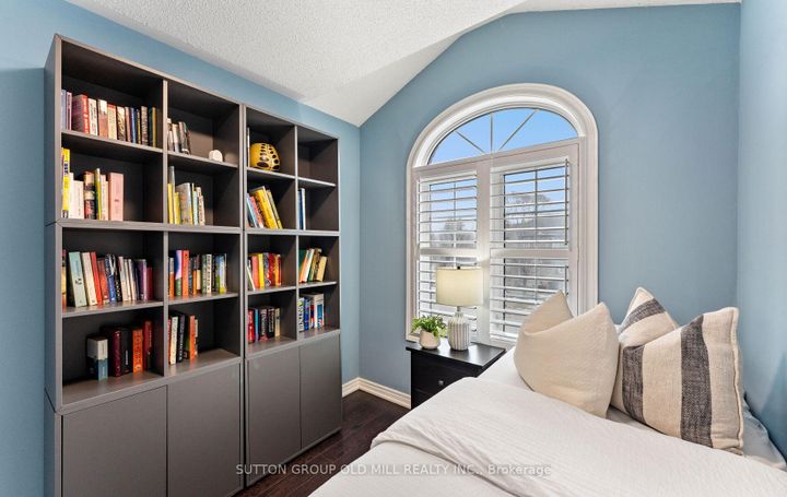 Photo 31 at 15 Katrina Court, Rustic, Toronto