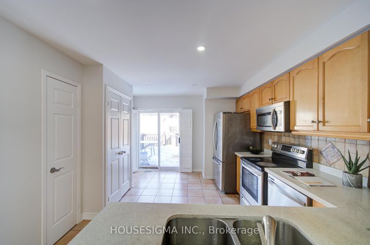 Photo 13 at 73 Brinkley Drive, Snelgrove, Brampton