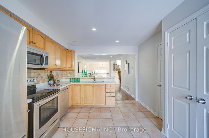 Photo 16 at 73 Brinkley Drive, Snelgrove, Brampton