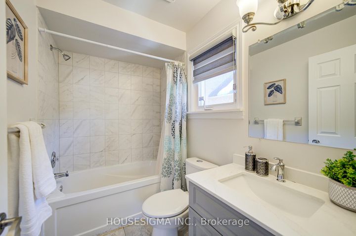 Photo 26 at 73 Brinkley Drive, Snelgrove, Brampton