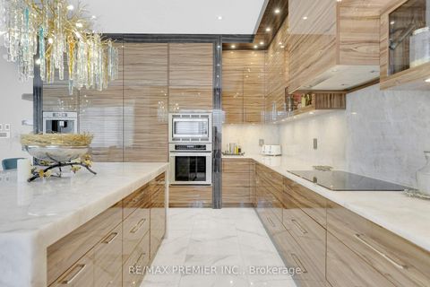 Photo 12 at 19 Petrolia Court, South Richvale, Richmond Hill