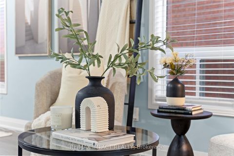 Photo 2 at 735 Brasswinds Trail N, Pinecrest, Oshawa