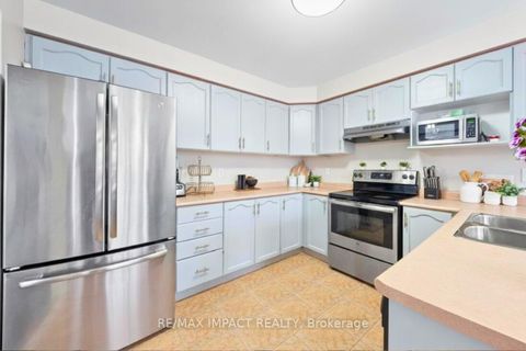 Photo 4 at 735 Brasswinds Trail N, Pinecrest, Oshawa