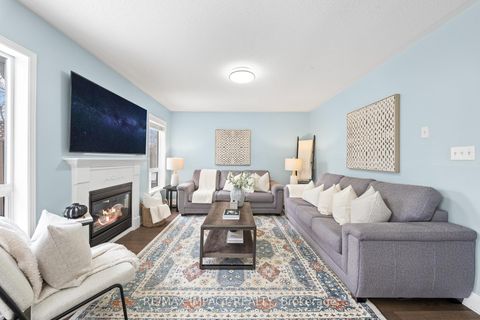 Photo 7 at 735 Brasswinds Trail N, Pinecrest, Oshawa