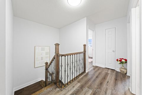 Photo 10 at 735 Brasswinds Trail N, Pinecrest, Oshawa