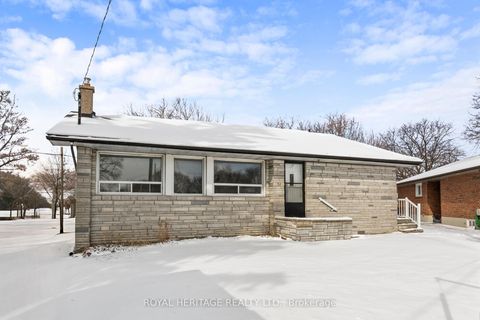 Photo 1 at 26 Kitson Drive, Cliffcrest, Toronto