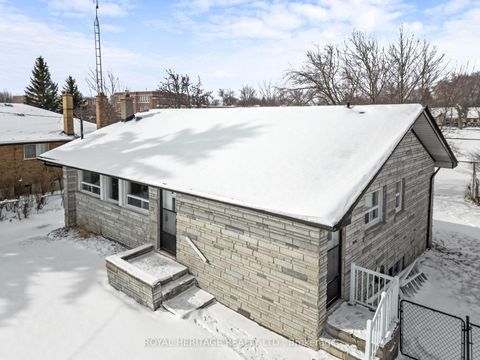Photo 4 at 26 Kitson Drive, Cliffcrest, Toronto