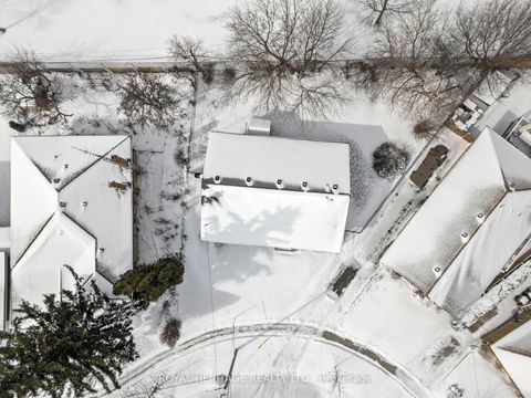 Photo 5 at 26 Kitson Drive, Cliffcrest, Toronto