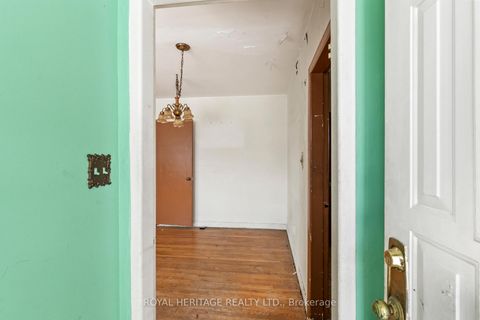 Photo 6 at 26 Kitson Drive, Cliffcrest, Toronto