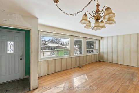 Photo 7 at 26 Kitson Drive, Cliffcrest, Toronto