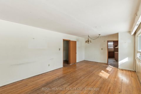 Photo 9 at 26 Kitson Drive, Cliffcrest, Toronto