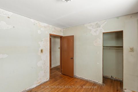 Photo 14 at 26 Kitson Drive, Cliffcrest, Toronto