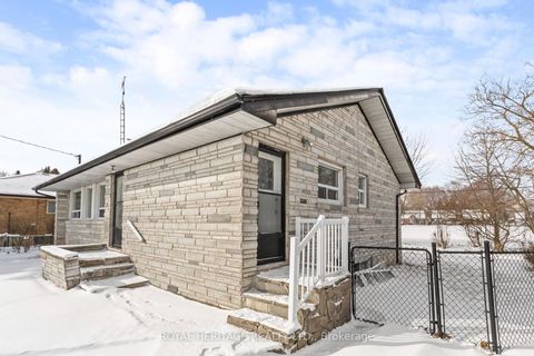 Photo 27 at 26 Kitson Drive, Cliffcrest, Toronto