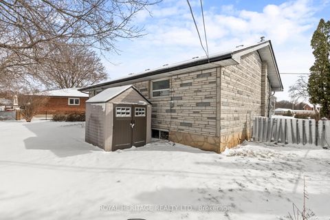Photo 29 at 26 Kitson Drive, Cliffcrest, Toronto