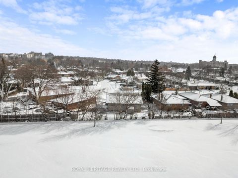 Photo 33 at 26 Kitson Drive, Cliffcrest, Toronto