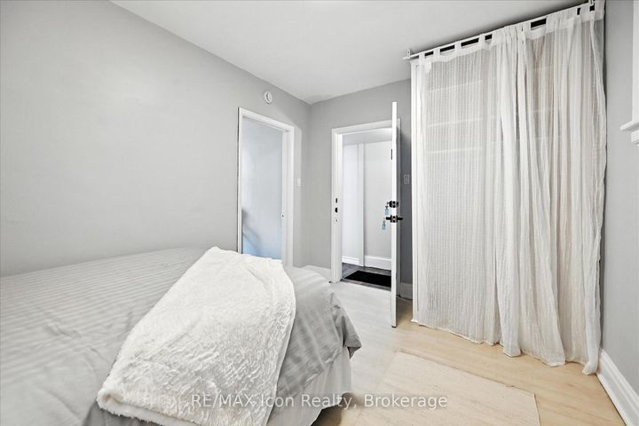 Photo 8 at 1047 Main Street E, Crown Point, Hamilton