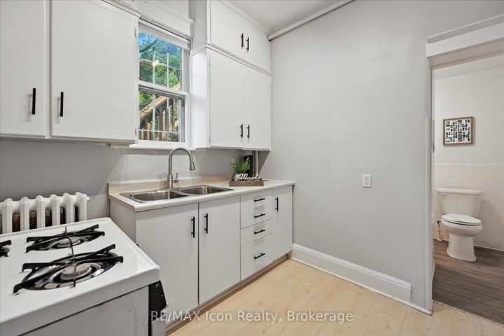 Photo 14 at 1047 Main Street E, Crown Point, Hamilton