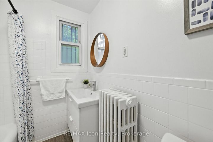 Photo 15 at 1047 Main Street E, Crown Point, Hamilton