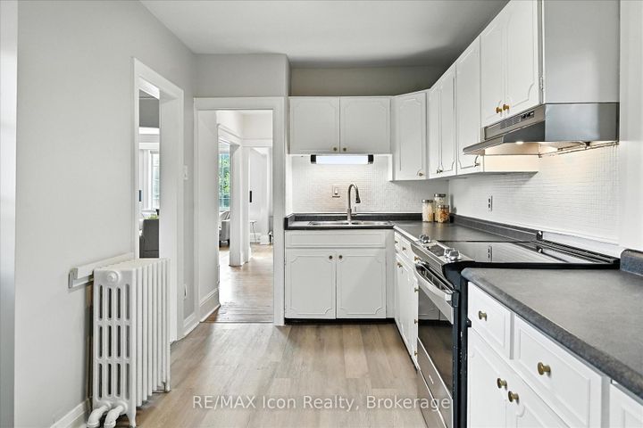 Photo 31 at 1047 Main Street E, Crown Point, Hamilton