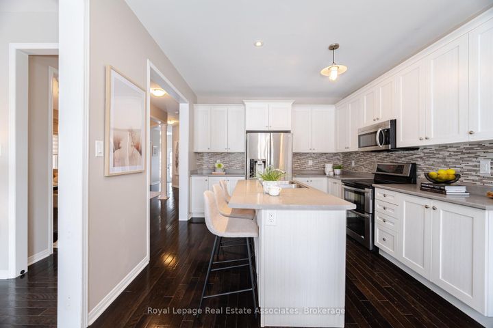 Photo 10 at 39 Wildflower Lane, Georgetown, Halton Hills