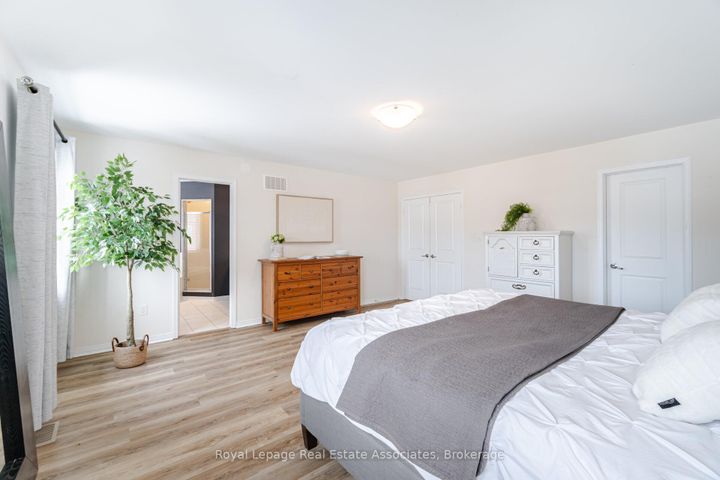 Photo 22 at 39 Wildflower Lane, Georgetown, Halton Hills