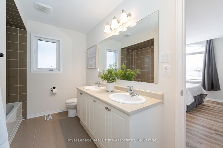 Photo 31 at 39 Wildflower Lane, Georgetown, Halton Hills