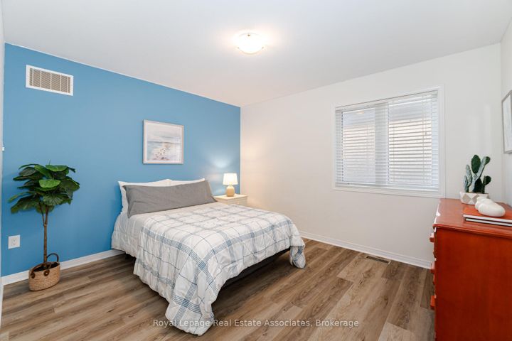 Photo 32 at 39 Wildflower Lane, Georgetown, Halton Hills