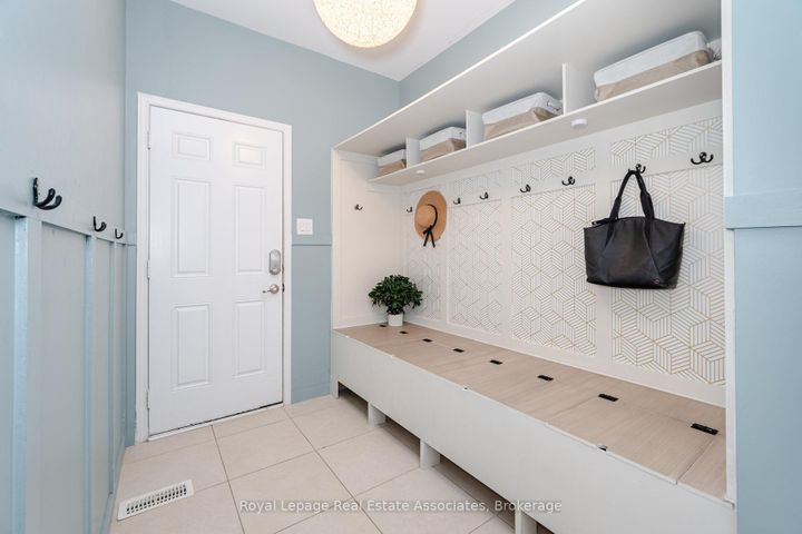 Photo 34 at 39 Wildflower Lane, Georgetown, Halton Hills