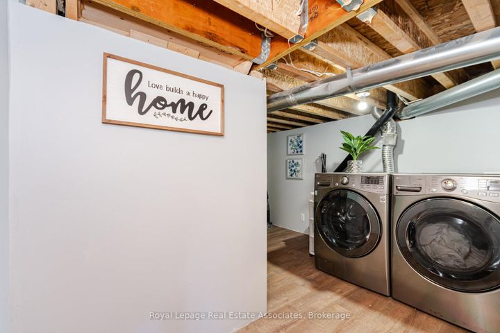 Photo 35 at 39 Wildflower Lane, Georgetown, Halton Hills