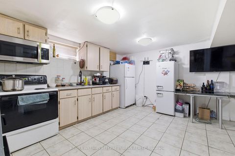 Photo 13 at 36 Hucknall Road, York University Heights, Toronto