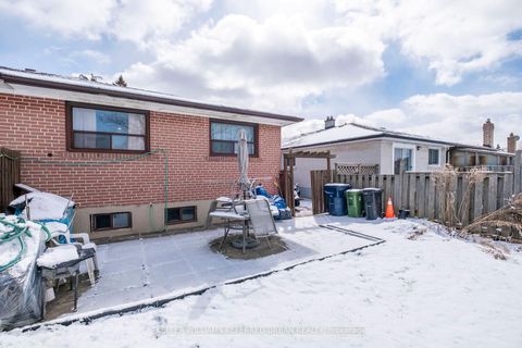 Photo 17 at 36 Hucknall Road, York University Heights, Toronto