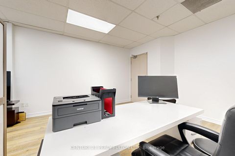 Photo 7 at PH5 - 4168 Finch Avenue E, Milliken, Toronto