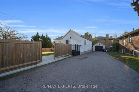 Photo 7 at 4 Larchmere Avenue, Humber Summit, Toronto