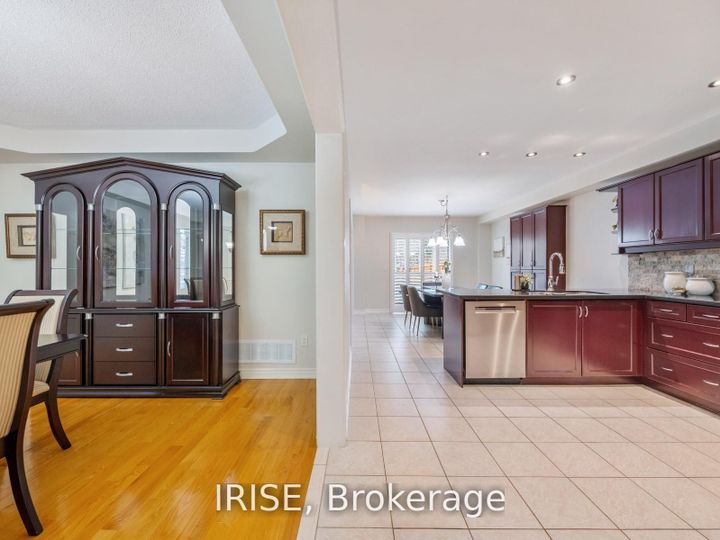 Photo 6 at 855 Knotty Pine Grove, Meadowvale Village, Mississauga