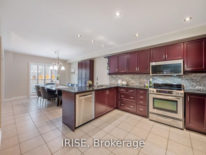 Photo 7 at 855 Knotty Pine Grove, Meadowvale Village, Mississauga