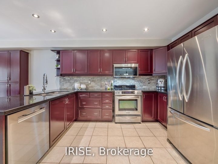 Photo 8 at 855 Knotty Pine Grove, Meadowvale Village, Mississauga