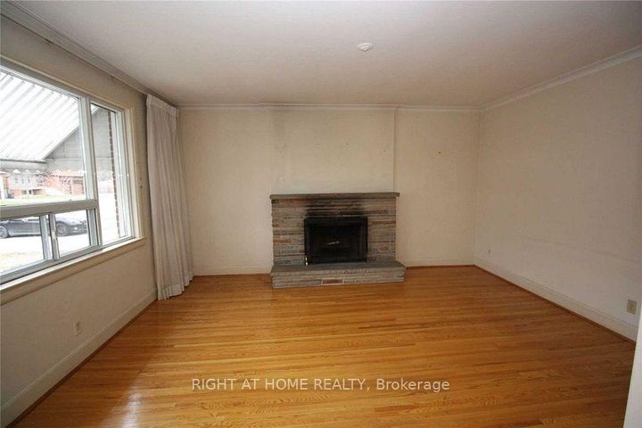 Photo 7 at 123 Ashbourne Drive, City Centre West, Toronto