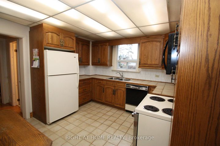 Photo 9 at 123 Ashbourne Drive, City Centre West, Toronto