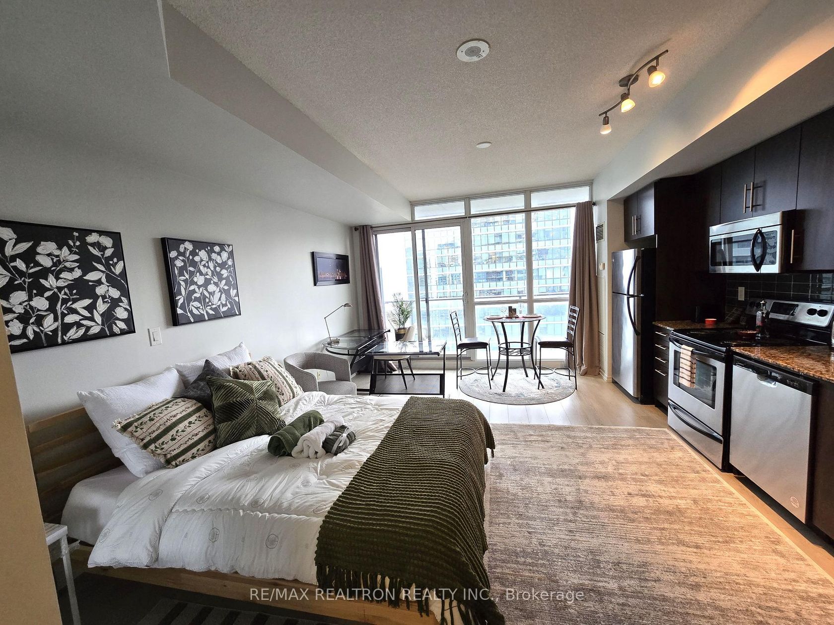 3903 - 65 Bremner Boulevard, Waterfront Communities C1, Toronto photo number 2