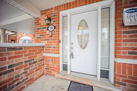 Photo 4 at 10 Stocks Lane, Rural Aurora, Aurora