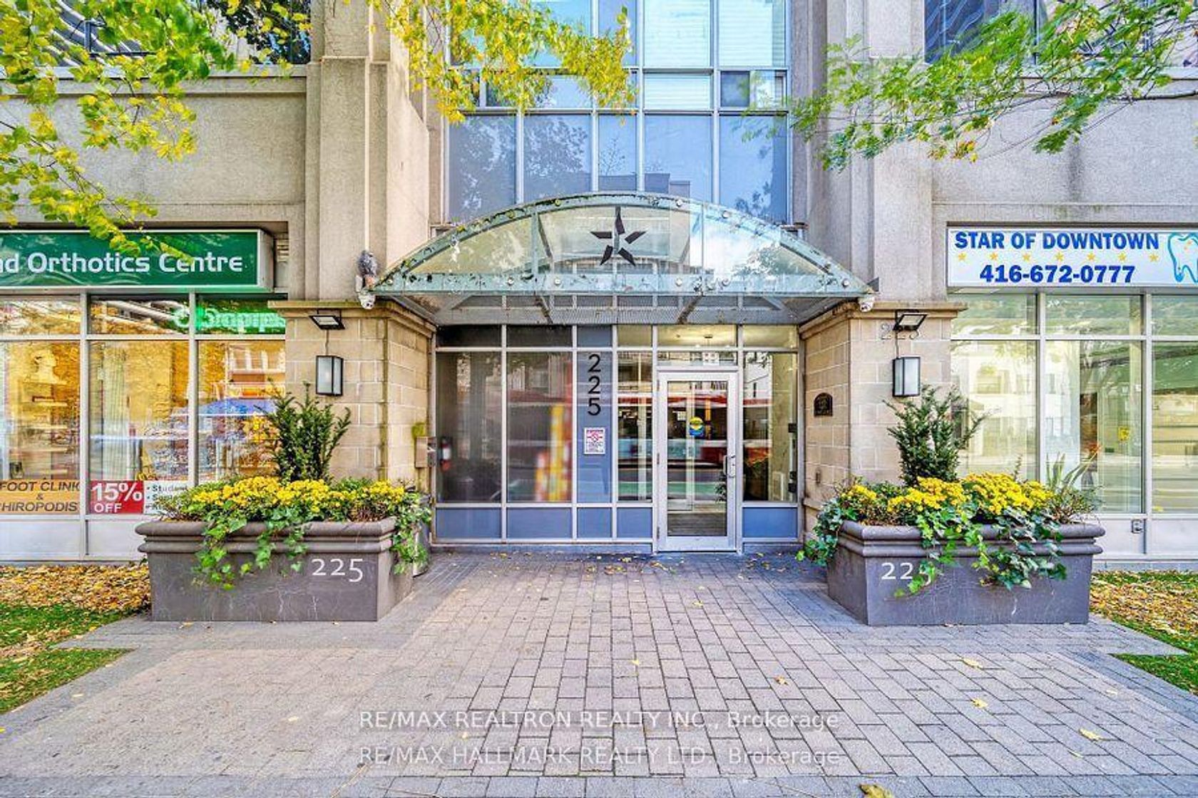 709 - 225 Wellesley Street E, South St. James Town, Toronto by Loree Meneguzzi Real Estate 709 - 225 Wellesley Street E, South St. James Town, Toronto